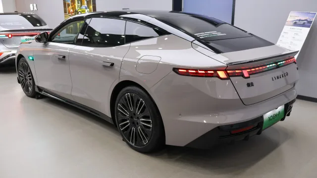 Lynk & Co 10 523 hp — 2