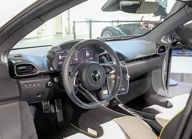 McLaren Artura convertible — 2
