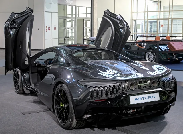 McLaren Artura convertible — 3