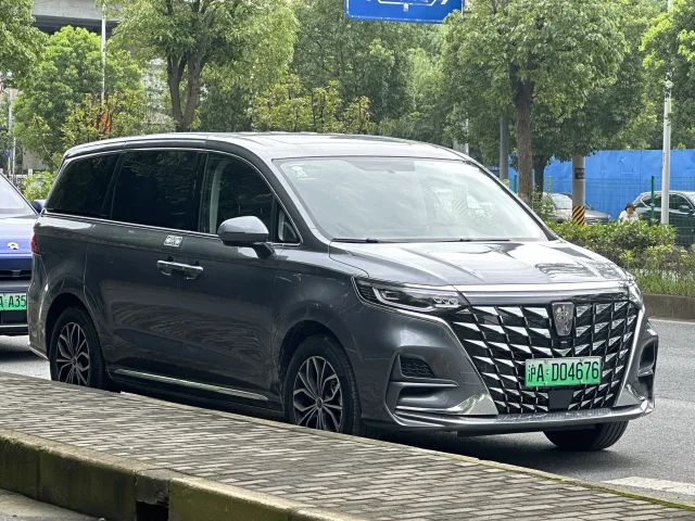 Roewe iMAX8 2.0 Turbo — 3