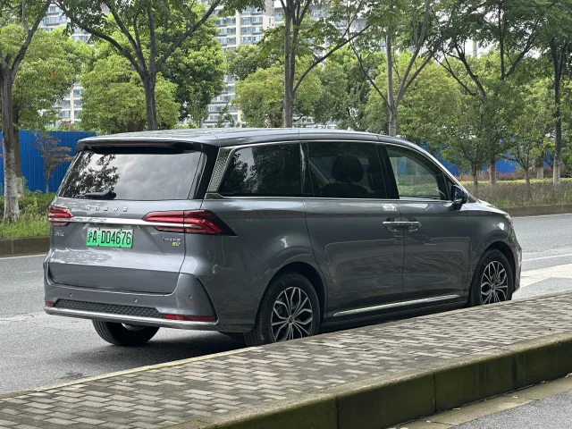 Roewe iMAX8 2.0 Turbo — 4