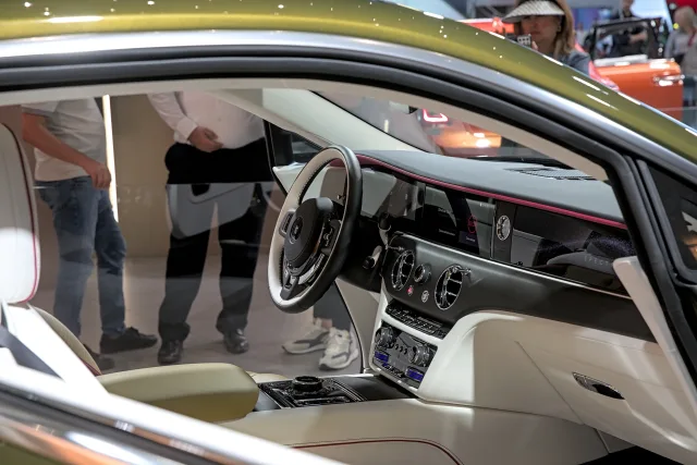 Rolls-Royce Spectre купе — 3