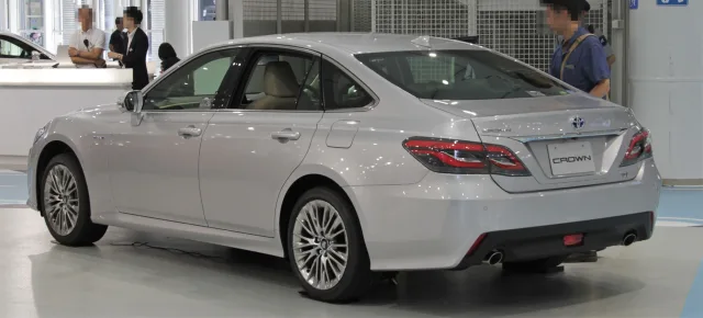Toyota Crown (2018) седан