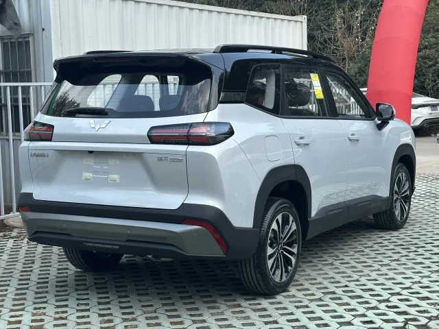 Wuling Starlight 560 177 hp — 2