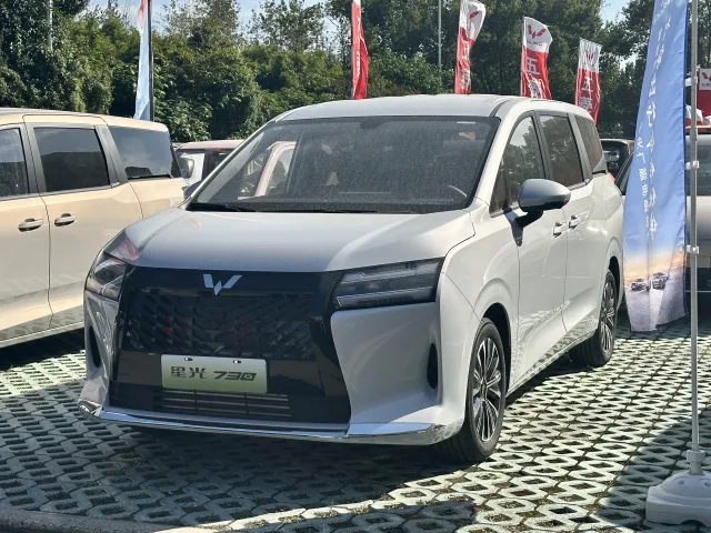 Wuling Starlight 730 177 hp — 3