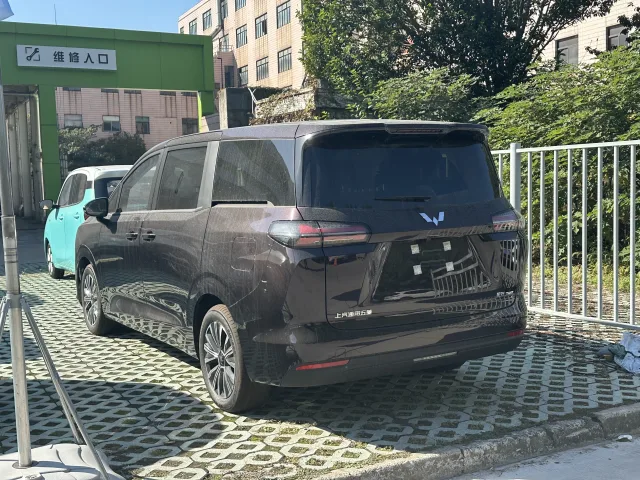 Wuling Starlight 730 177 hp — 4
