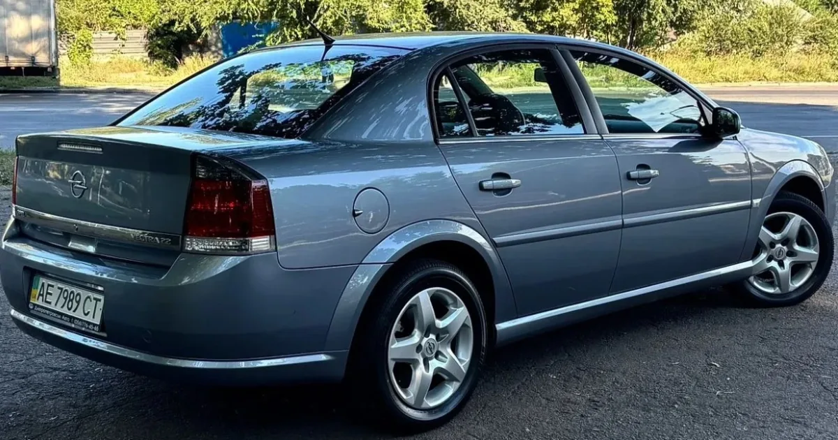 Opel Vectra 2008 2.jpg