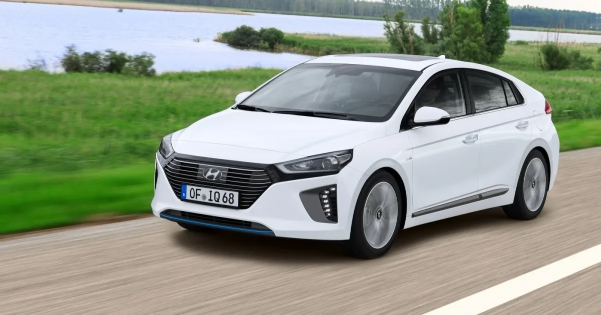 Hyundai Ioniq Hybrid 2017.jpg