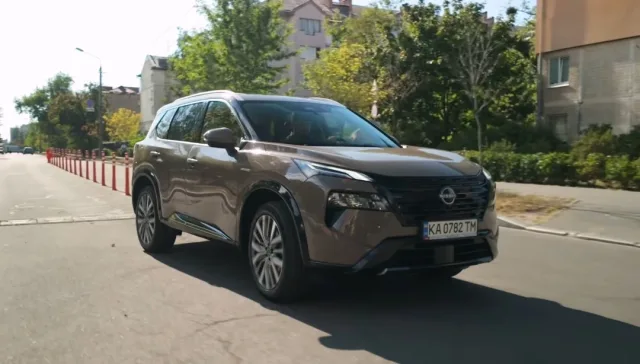 Тест-драйв оновленого Nissan X-Trail: електрична їзда без зарядки та витрата від 5 л