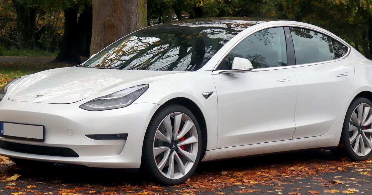 Tesla Model 3.jpg