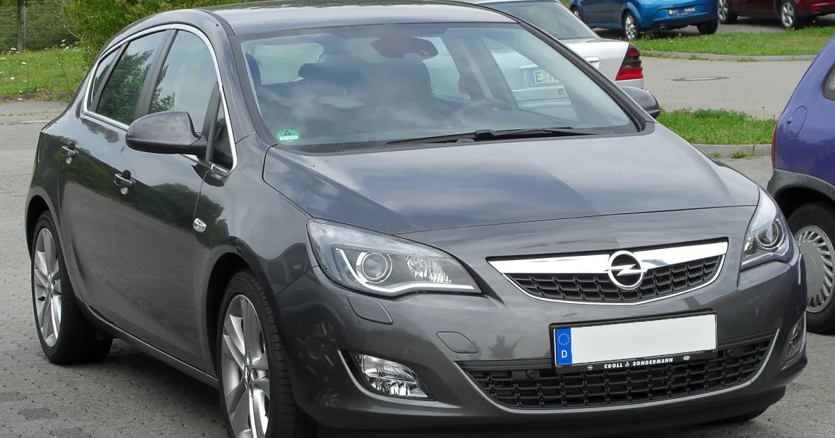 Opel Astra J.jpg
