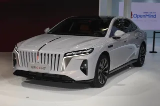 Китайський авто Hongqi H7 встановив рекорд Гіннеса за запасом ходу: майже 3000 км
