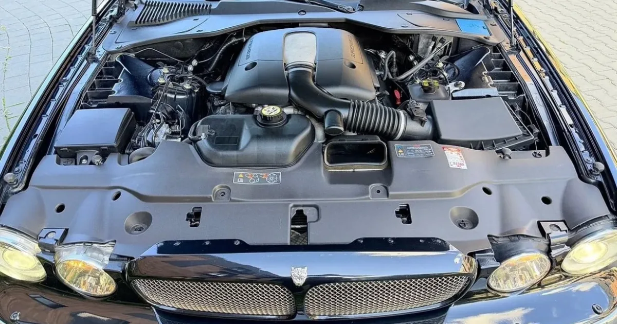 Jaguar XJ 3.jpg