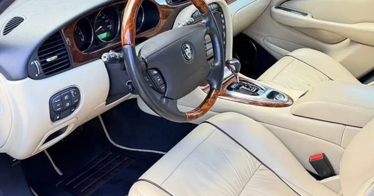 Jaguar XJ 4.jpg