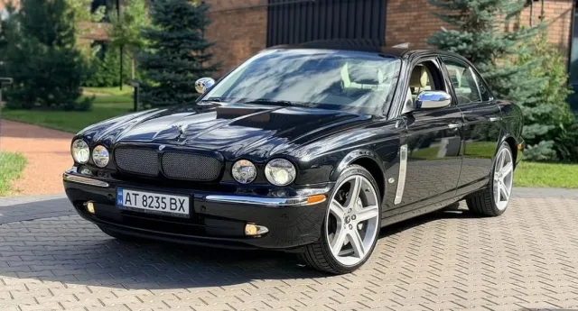 Збережений 400-сильний Jaguar XJ 2007 продають в Івано-Франківську: яка ціна