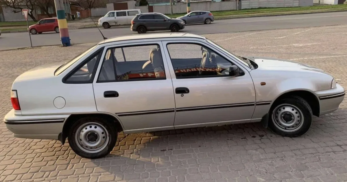 Daewoo Nexia 2008 2.jpg
