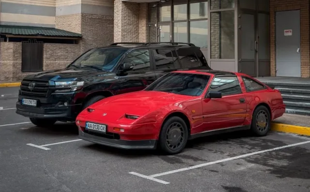 У Києві помітили 40-річний турбовий Nissan 300ZX у чудовому стані (фото)