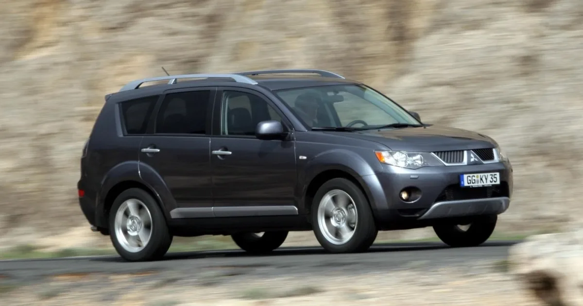 Mitsubishi Outlander XL 2008.jpg