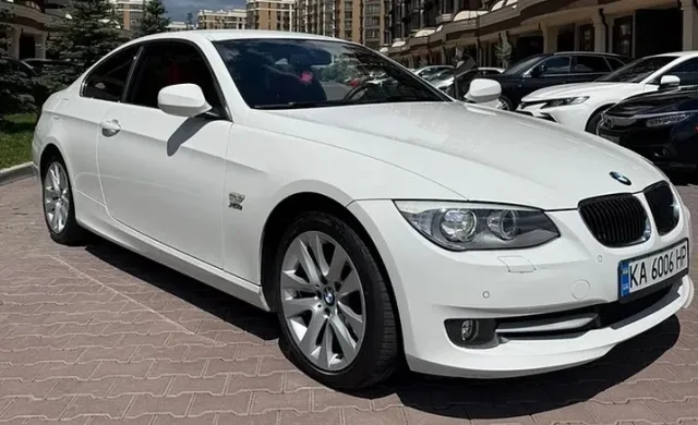 Купе BMW 3 Series 2010 з атмомотором та найменшим пробігом в Україні продають у Києві