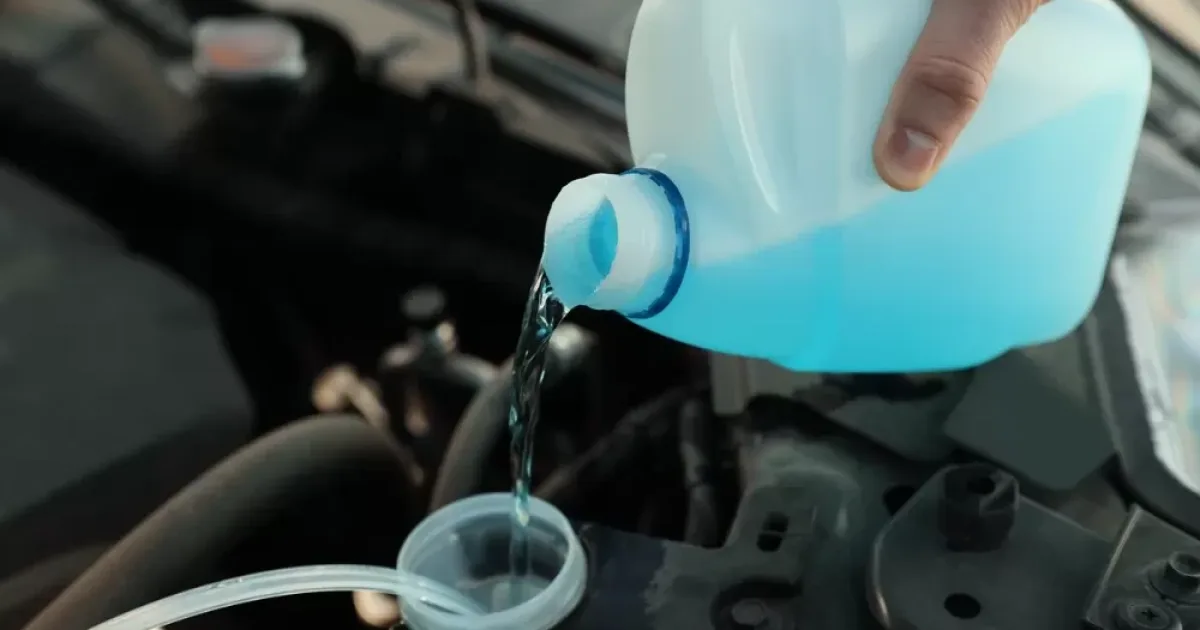 Preparing the car for frost.jpg