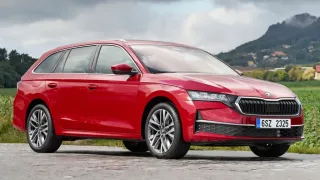 Skoda presented its first full-fledged hybrid based on the Octavia