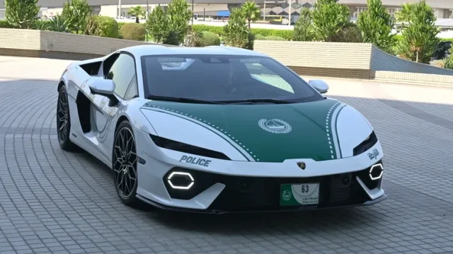 Dubai Police received a new hybrid supercar Lamborghini Temerario (photo)