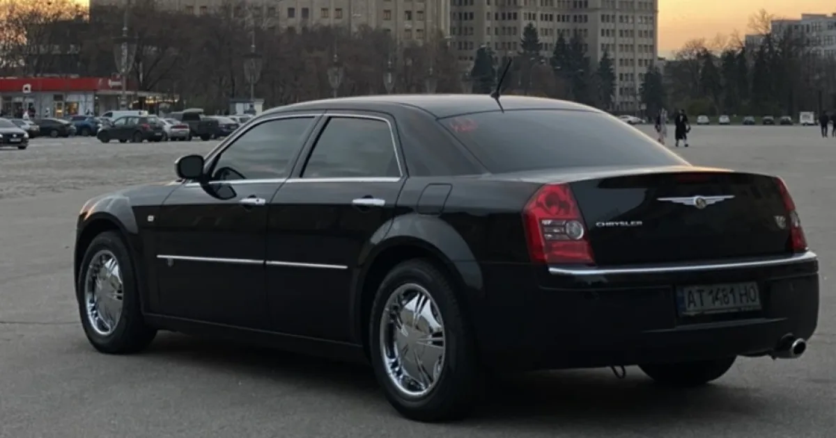 Chrysler 300C 2008 2.jpg