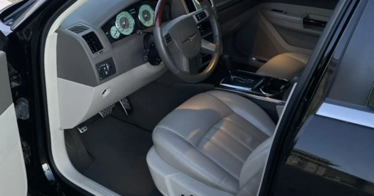 Chrysler 300C 2008 3.jpg