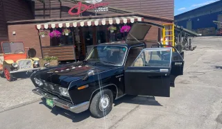 60-year-old Mitsubishi Debonair surprised with unusual doors: it has settled in Zaporizhzhia