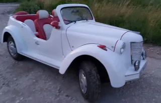 An unusual 1954 Moskvich 401 convertible is being sold in Ternopil (photo)