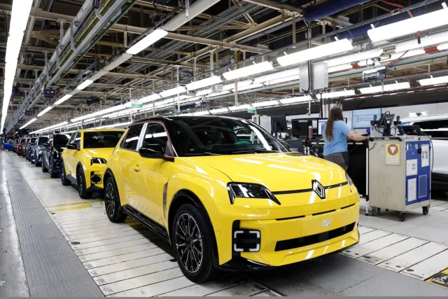 Продажі електромобілів у Європі злетіли на 73%, а авто з ДВЗ різко впали