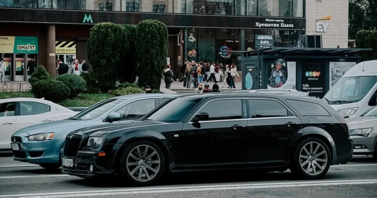 Chrysler 300C SRT8 Touring 3.jpg