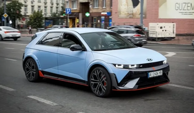 У Києві помітили новий 650-сильний Hyundai (фото)