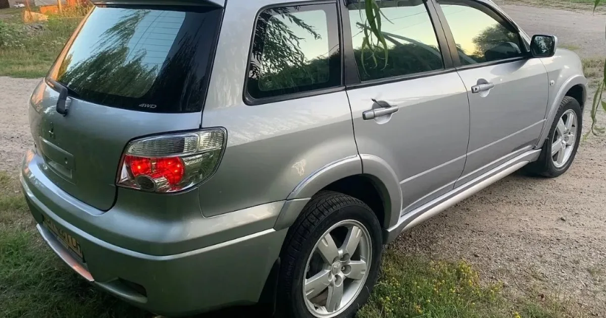 Mitsubishi Outlander 2008 2.jpg